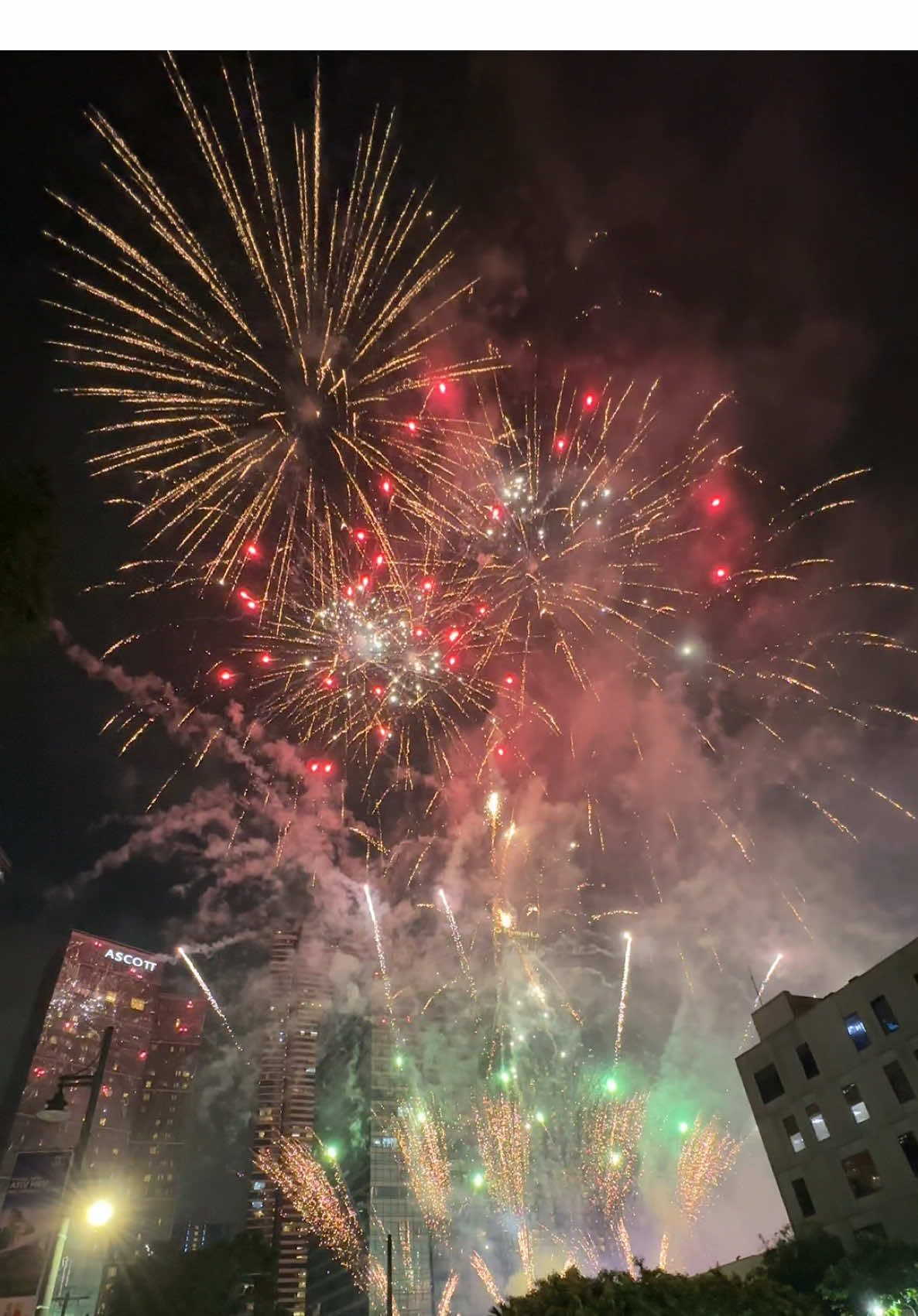 Sparks in the Sky at Bonifacio High Street Best viewed from 28th Ave., near The Fort Strip ✨ Happening every Saturday at 7:30 PM #sparksinthesky #BGC #BGCTaguig #fireworks #fireworksdisplay 