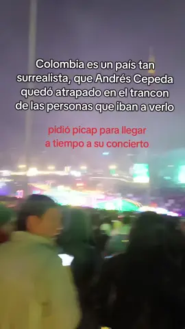esto solo pasa en Colombia jajajaja pero valió la pena esperar por Don Andrés Cepeda  #navidadentiktok #alumbrados #puentedeboyaca #andrescepeda #moteroscolombia 