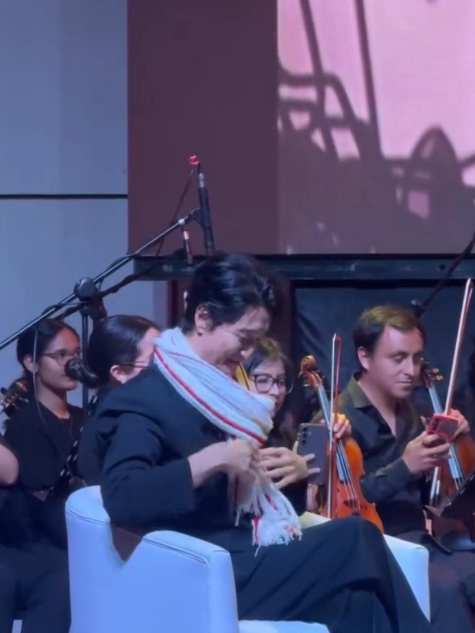 🥹😭😭 llore cuando se puso la chalina #shinhyunjoon #escaleraalcielo #shinhyunjoonenperu 