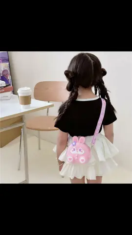 Túi đeo chéo xinh xắn cho bé gái đựng lì xì cột tóc... đi đám tiệc, đi chơi tết... chất liệu silicon mềm dẻo an toàn cho bé #tuixachchobegai #tuixachchobeyeu #tuidunglixichobe 