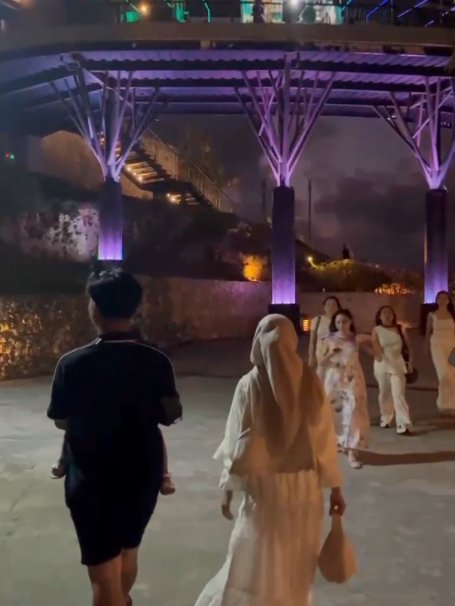 sini aku anterin jalan jalan + aku abadiin momen liburanmu #jelajahjogja #exploreyogyakarta #CapCut 