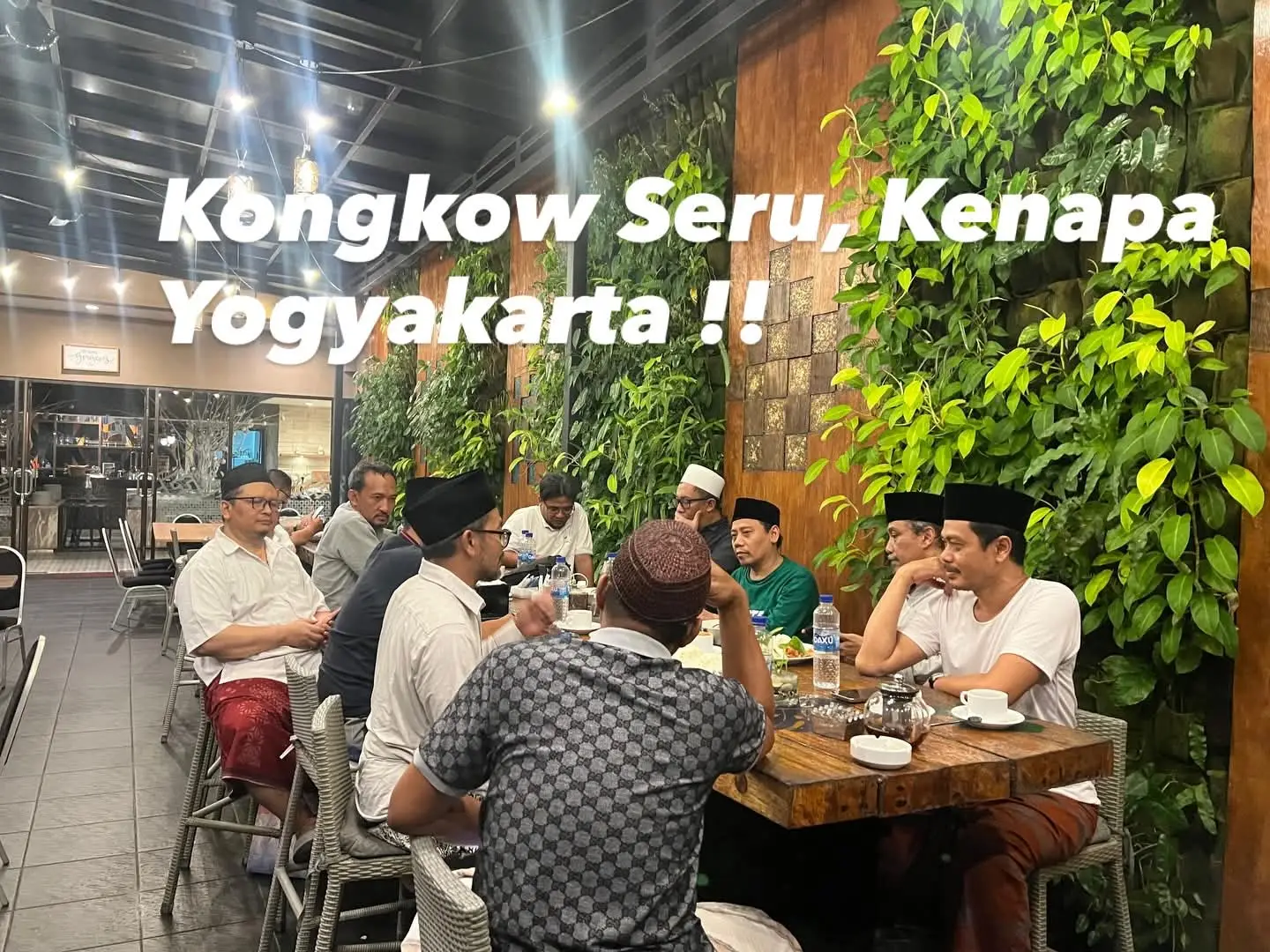 Kongkow Joss.   Kongkow Rutin bersama para Cicit Pendiri Organisasi “Nahdlatul Ulama”( NU) dan Gawagiz ini emang super seru, di mulai bada Magrib Hingga pukul 01 dini hari masih saja semangat,  pagi Hingga siang masih lanjut, diskusi isinya daging semua. 2 bulan lalu kami kongkow di Hotel @queenofthesouth.parangtritis sedangkan kali ini kami memilih @alanahotels by Aston Yogya,  tentu saja 2 hari full kongkow cukup melelahkan. Kenapa selalu yogyakarta ? Karena posisinya di tengah antar jatim dan jabar,  menariknya tiap pertemuan kami semua wajih membawa Istri dan keluarga. Jadi kami seperti sudah jadi keluarga besar saja.  disaat kami Rapat, semua ibu-ibunya jalan dan berbelanja, itulah serunya Jogya.