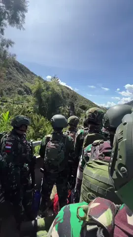 carilah tempat dimana kamu di hargai bukan kamu di butuhkan 😇 #tniindonesia🇮🇩 #satgaspapua  #fypage 