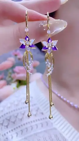 Bông tai em để trong giỏ hàng nhé các chị 