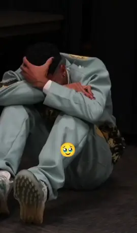 Una vez más llegó diciembre, y cada vez se siente tan diferente, uno extraña tantas cosas que ya no sabes que realmente es lo que extraña #jaywheeler #diciembre #nostalgia 