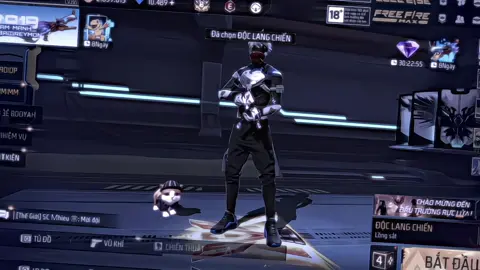 Nếu em cần anh, anh sẽ đến bên em. Và dù nếu em không cần, ảnh vẫn ở ngay, đây. 