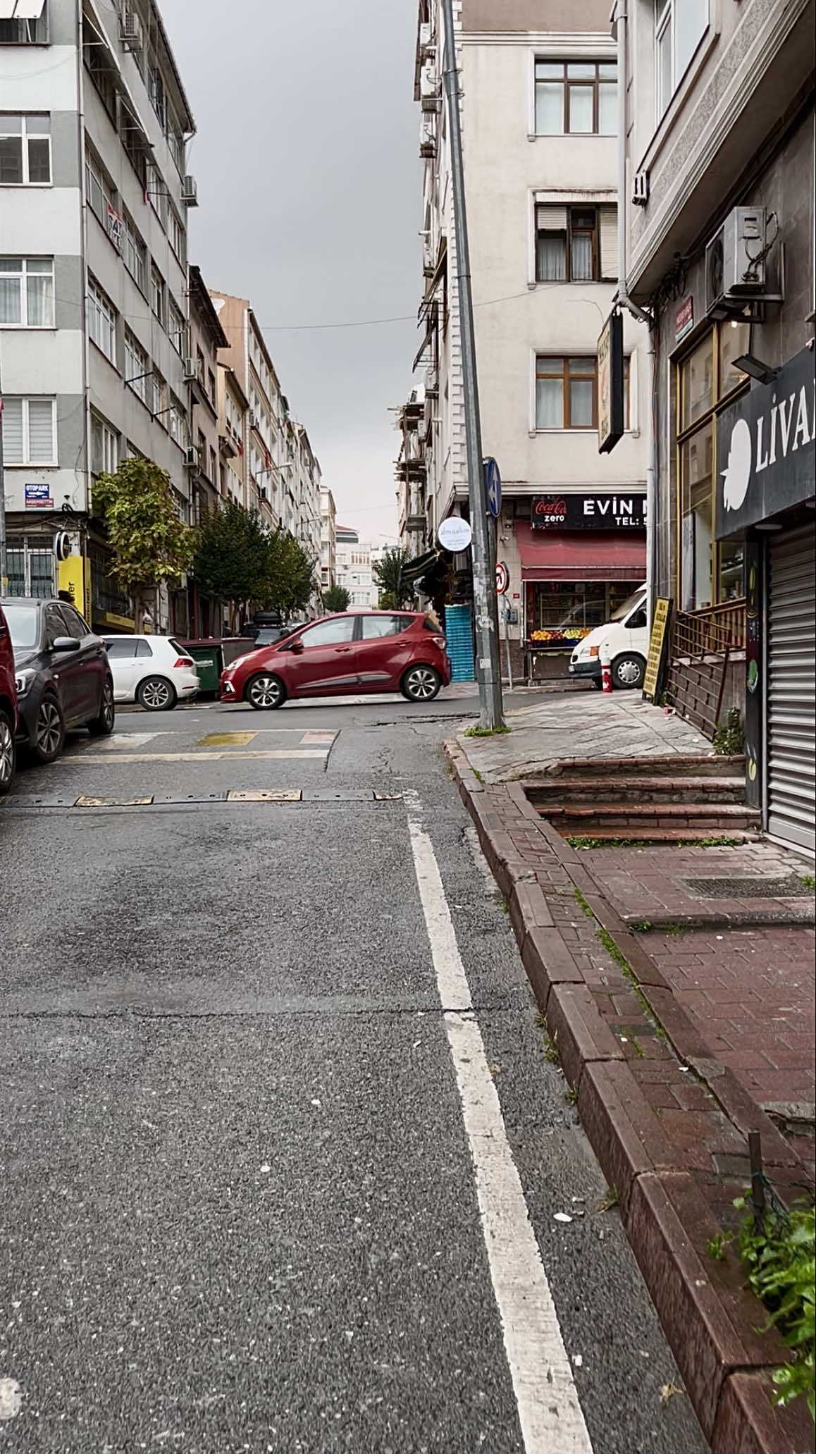 إيقاع الحياة اليومية البسيطة في حارات وشوارع اسطنبول - حارات الفاتح تحت المطر   ❤️🇹🇷 #istanbul  #explore #foryoupage #اسطنبول #إكسبلور   @✌️diyarbakir21✌️🔥 @Erdal @🥀    ℤєℓi̇ş    🤍🕊 