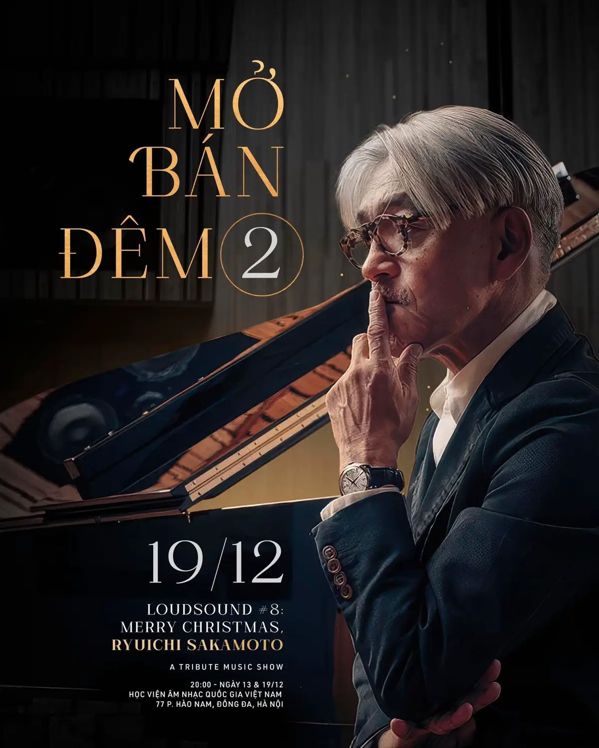 Các bạn thân mến, Những ngày vừa qua LoudSound nhận được rất nhiều tình cảm từ các bạn khán giả cũng như rất nhiều inbox bày tỏ mong muốn về một đêm diễn thứ 2 cho đêm nhạc Merry Christmas, Ryuichi Sakamoto. Những dự án của LoudSound từ đầu năm đến giờ đều có chung một mục tiêu: Giới thiệu âm nhạc hay, từ những nhà soạn nhạc đại tài khắp thế giới đến với công chúng Việt, dù quy mô 100 hay 200 khách chúng mình vẫn sẽ làm. Merry Christmas, Ryuichi Sakamoto là chương trình đầu tiên chúng mình đánh liều. Liều mở rộng quy mô một đêm tại Phòng hoà nhạc lớn Học viện âm nhạc Quốc gia Việt Nam. Và quả thật LoudSound phần nào đã rất bất ngờ trước tình cảm của các bạn dành cho cố nhạc sĩ.  Tuy dù còn 2 tuần nữa mới đến ngày diễn, nhưng theo ghi nhận của LoudSound do có quá nhiều khán giả chưa mua được vé nên đã có rất nhiều đối tượng xấu lợi dụng tình cảm của khán giả để thực hiện hành vi lừa đảo, scam vé. Với mong muốn bảo vệ quyền lợi của các bạn khán giả, cũng như giữ gìn được tình cảm trong trẻo chân thành của các bạn với âm nhạc của cố nhạc sĩ Ryuichi Sakamoto, LoudSound quyết định mở thêm đêm diễn thứ 2 vào ngày 19/12. Dù chỉ còn 100 hay 200 khán giả, LoudSound vẫn mong rằng có thể lan toả thêm vẻ đẹp, sự tử tế mà âm nhạc bác Sakamoto đã mang đến cho cuộc đời này. Cảm ơn các bạn. Và hẹn gặp các bạn vào hai đêm nhạc 13/12 và 19/12 sắp tới #loudsound #ryuichisakamoto 