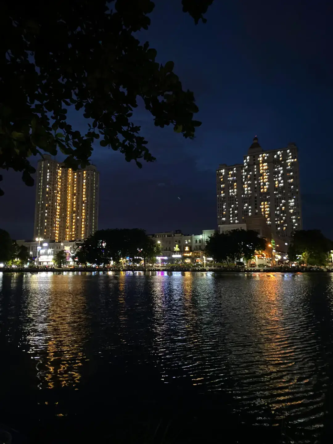 emg tempat yg cocok buat nongki,ngopi,ngelamun,mancing tu cuma di danau sunter solusinya😆😆#sunterjakartautara 