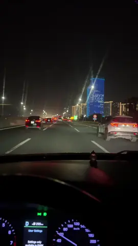 Người muốn ăn cùng bạn chua cay mặn ngọt gì cũng thích . Người muốn đồng hành cùng bạn thì dù có phong ba bão táp vẫn chọn ở lại .!#cuocsong #hanoi 