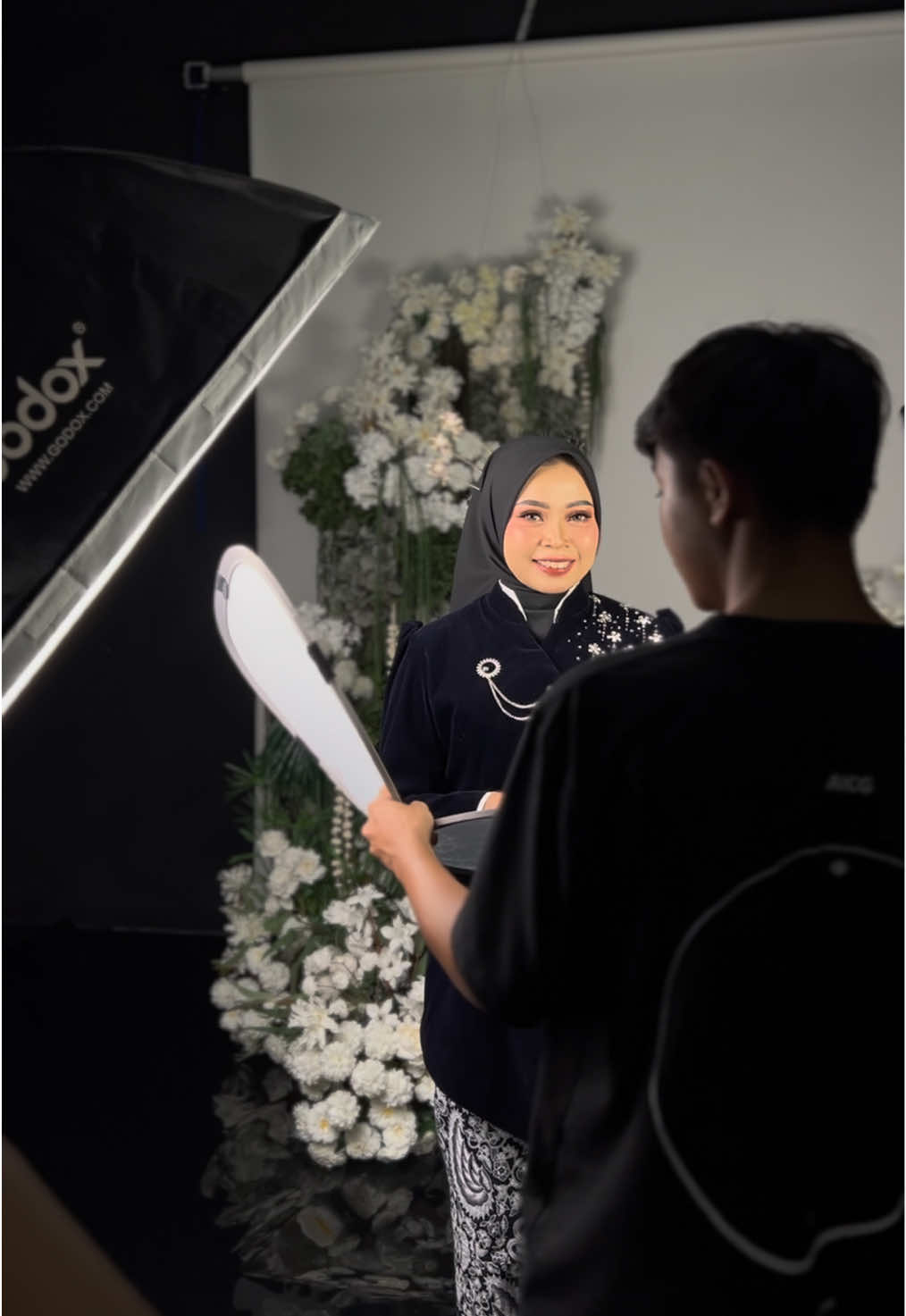 Prewedding di Solo dari Surabaya dan Jakarta😱😭 . For more info, pricelist & bookinglist Please contact us on 0877 3110 5018 . #solo24jam🌻 #delapanjamcorpsolo #prewedding #preweddingideas #studiofotosolo 