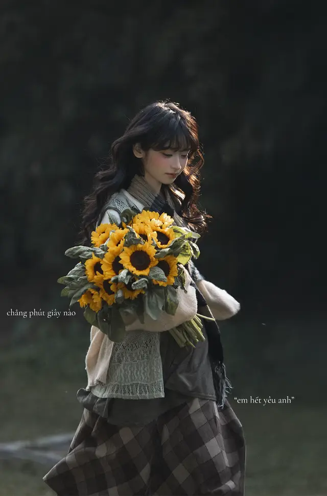 Tớ muốn có ảnh chụp cùng 🌻 lâu gòi mà tớ không nói. Tự nhiên sốp ruột @Van Anh📸 chụp cho bíc ơn hí hí