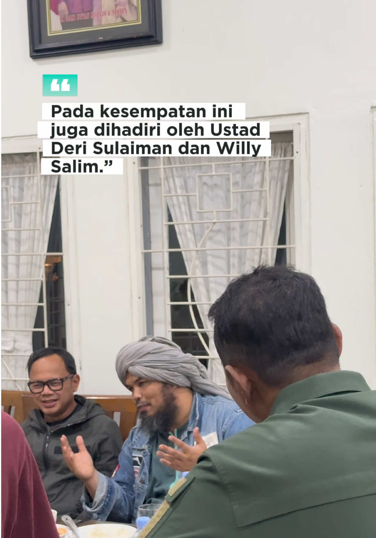Alhamdulillah, sebuah kehormatan dapat menjamu makan malam Wamendagri @bimaaryasugiarto , Ustadz @derrysulaiman, dan Wily Salim @willie27_ di Kabupaten Solok malam ini. Terima kasih atas perhatian dan kepedulian Bapak-Bapak semua yang telah melihat langsung kondisi masyarakat Kabupaten Solok yang tengah menghadapi musibah. Semoga kehadiran dan dukungan ini menjadi energi bagi kami untuk terus bangkit dan melayani dengan lebih baik. #jfp #jonpandu #bupatisolok 