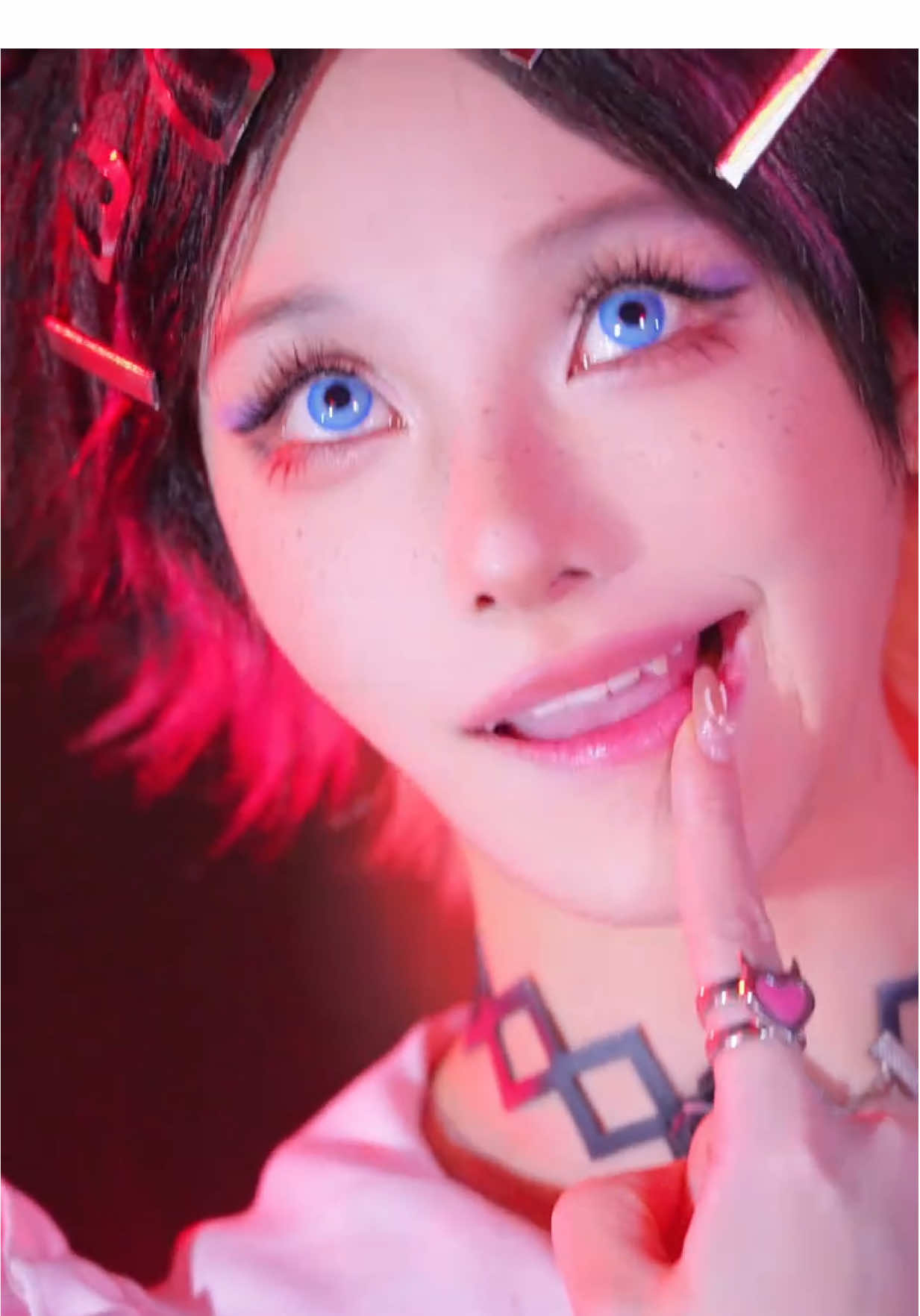 Do you like my tiger teeth #cosplay #Valorant #valorantcosplay #clove 