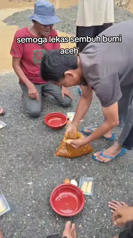 syukuri apa yang sudah ada kita kuat kalau sama2#meulabohacehbarat #banjiraceh 