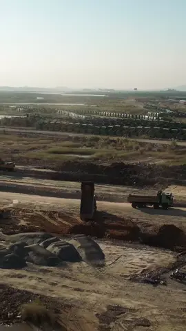 CÔNG TRƯỜNG THI CÔNG MÀ TƯỞNG ĐÂU CHIẾN TRƯỜNG CHỨ 👍Xe tải chở vật liệu, đất cát… tại Hạ Long Xanh dự án khu đô thị mới của Vinhomes thêm nét vẽ đẹp cho vùng đất Quảng Ninh #hạlong #quangninh #vinhomes 