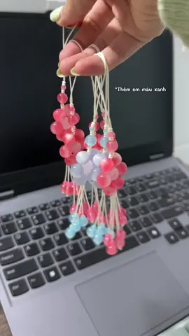 Dây treo ốp đt hạt biến sắc dưới ánh nắng mặt trời nha các nàng  🫰 #hatbiensac #daytreodienthoai #hanmade #hemxinh68 