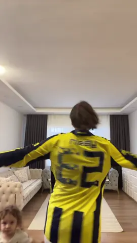 Kocam görmeden söylermisiniz bu forma ne kadar eder 😂  2009 tam kadro imzalı #keşfetedüş #fenerbahçe #alexdesouza #robertocarlos #volkandemirel 