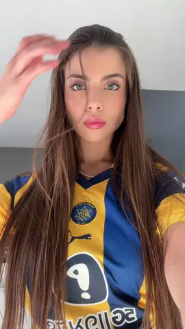 איזו קבוצה אתם אוהדים בארץ? תרשמו לי בתגובות💙