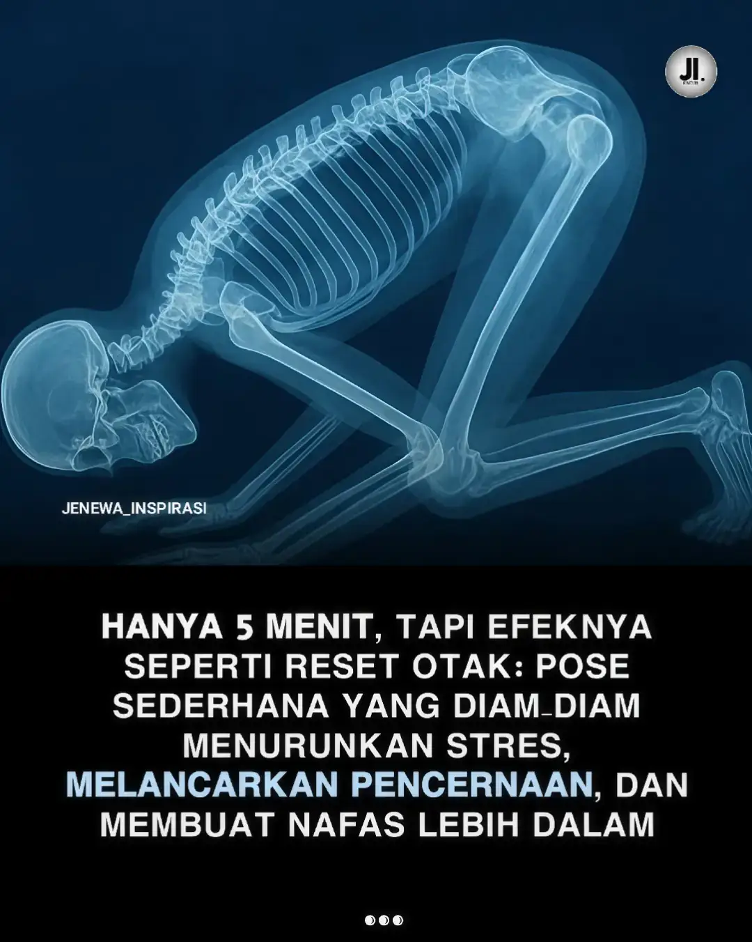 Bayangkan… cuma dengan menundukkan tubuh dan bernapas dalam selama 5 menit, otakmu bisa turun dari mode “siaga penuh” ke mode “tenang total”. Posisi sederhana, tapi efeknya seperti tombol reset untuk tubuh dan pikiran. Banyak orang kira pose ini cuma gerakan istirahat. Padahal Child’s Pose (Balasana) adalah salah satu posisi yang paling kuat untuk menenangkan sistem saraf. Ketika tubuh meringkuk ke depan, saraf vagus ikut terstimulasi—dan ini langsung menurunkan aktivitas simpatis yang biasanya membuat kita cemas, tegang, atau sulit fokus. Gerakan ini juga membuka pinggul, merilekskan punggung bawah, dan membantu proses pencernaan karena tekanan lembut pada perut memicu aktivitas parasimpatis (rest & digest). Tidak perlu lama—5 sampai 10 menit saja sudah cukup untuk membuat napas lebih dalam, pikiran lebih jernih, dan tubuh lebih ringan. Kalau tiap hari kita punya waktu untuk scroll medsos berjam-jam, masa untuk menenangkan diri 5 menit saja tidak? 😊 Coba malam ini sebelum tidur… rasakan bedanya. Sumber: – National Library of Medicine: efek stimulasi saraf vagus pada penurunan stres. – Journal of Bodywork & Movement Therapies: manfaat forward-folding yoga untuk lumbar spine & pencernaan.