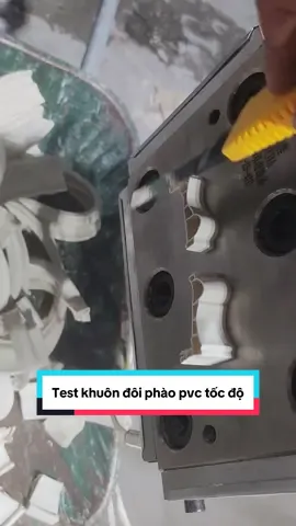 Đã cao tốc lại còn đùn  ra 2 thanh thì các Bác bốc hàng chạy mới đã luôn ạ #maysanxuattamnhua#maysanxuatthanhnhuapvc#tamnhuaoptuong#phaonhua#khuondunnhua 