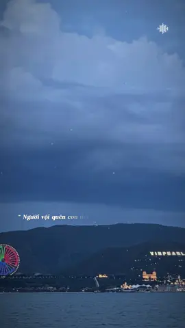 Tôi biết, em đã đi qua không ít giông bão, chịu không ít tủi hờn, nhiều đêm dài trằn trọc không ngủ, nước mắt vô thức rơi. Những tổn thương cũ cứ như một vết sẹo hẳn sâu, nhắc em rằng đã từng có những ngày em cố gắng rất nhiều, nhưng vẫn chẳng thể níu giữ hay đổi thay điều gì. Em hiểu chuyện, em biết cách kiềm lòng, biết cách cười ngay cả khi lòng đang đau. Em không muốn ai phải lo lắng cho mình, nên lúc nào cũng tỏ ra ổn. Nhưng tôi biết, có những khoảnh khắc em chỉ muốn có một ai đó để tựa vào, để thả lỏng hết những mệt nhoài, để không cần mạnh mẽ thêm nữa. Em đã quen tự mình gánh vác, quen với việc một mình xử lý mọi chuyện, nên chẳng dễ dàng để mở lòng hay dựa dẫm vào ai. Em sợ nếu em yếu đuối quá, người ta sẽ xem thường em. Em sợ nếu em đòi hỏi quá, người ta sẽ thấy em phiền. Em sợ nếu em thể hiện mong muốn của mình, rồi cuối cùng cũng chẳng ai đáp lại, thì em lại thất vọng một lần nữa. Nhưng em à, em không cần phải lúc nào cũng là người hiểu chuyện. Không phải lúc nào cũng phải nghĩ cho người khác trước rồi mới đến lượt mình. Em có quyền được đòi hỏi, được yếu lòng, được phép nói ra những điều em mong muốn mà không cần phải sợ bị phán xét. Nếu một ngày nào đó, em cảm thấy kiệt sức, hãy dừng lại một chút. Hãy để lòng mình được thảnh thơi, đừng ép mình phải gồng lên mãi. Em đã cố gắng rất nhiều rôi, nhưng ngay cả những người mạnh mẽ nhất cũng có lúc cần được chở che. Có thế đâu đó trên thế gian này, sẽ có người nhìn thấy những nỗ lực của em, trân trọng những điều em đã làm, và sẵn sàng ở bên em dù em có mạnh mẽ hay yếu đuối. Vậy nên, đừng chỉ hiểu chuyện vì người khác. Cũng hãy hiểu cho chính mình, em nhé! #CapCut