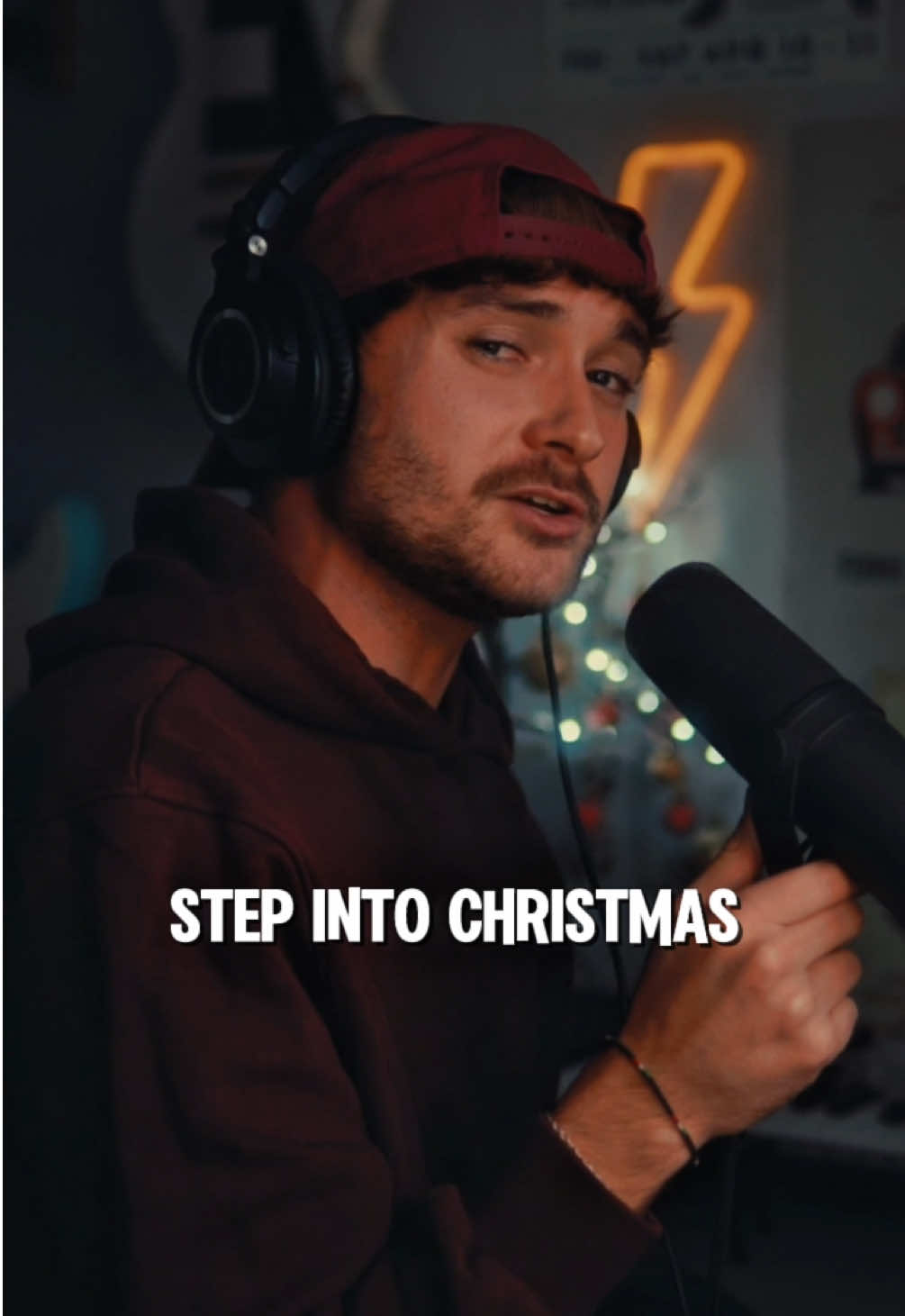 Going into Christmas with the @Elton John classic! Happy 1st of December! 🎄 #stepintochristmas#eltonjohn#songcover#tiktokchristmas#fyp