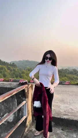 Đâu phải đỏ là già #aokhoac #aoda #chanvay #aogiunhiet #phoidoxinh 