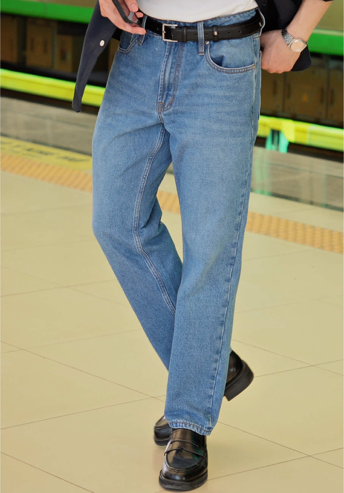 Quần jean nam form ống suông thẳng che khuyết điểm, siêu tôn dáng ae ơi 🙂‍↕️ #viral #quanjean #quanjeannam #quanjeannamcaocap #huandinhviu 