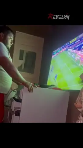 Este sujeto reaccionó así al penalti fallado de Javier “Chicharito” Hernández, cuyo gol le hubiera dado el pase a Chivas a las semifinales del Apertura 2025.