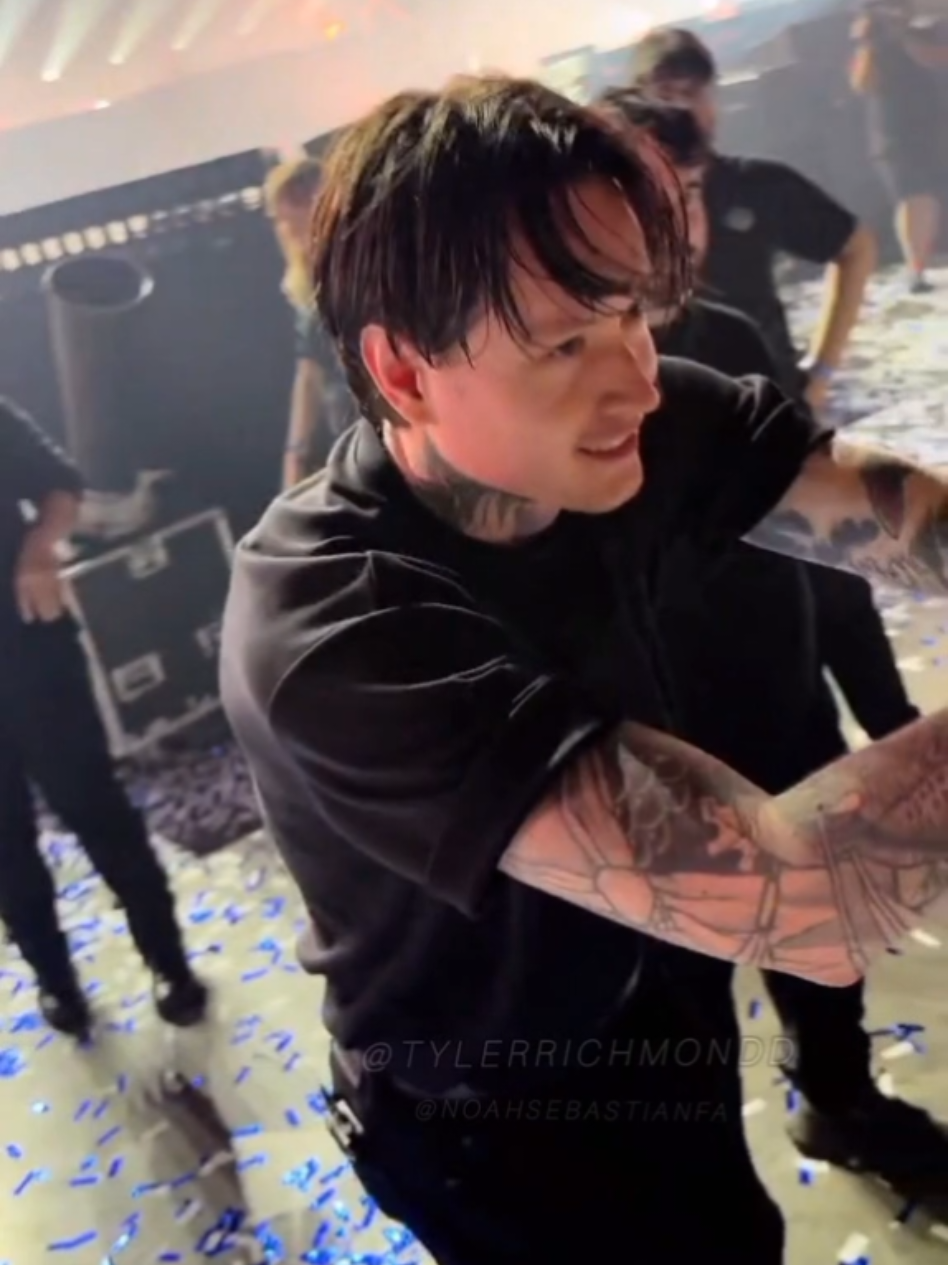 (Manchester, UK — 28/11/2025) Editing credit: @noahsebastianfa  Video credit: tylerrichmondd  #noahsebastian #badomensofficial #badomenscult #badomens #badomensband 