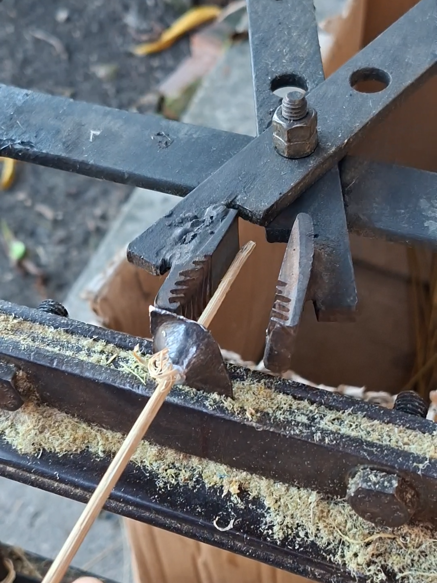 #ARPIPAS.AFINANDO VARETA DE BAMBU.