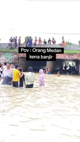 dijakarta panik luar biasa  tp ku lupa orang Medan tu kuat kuat .....  kekeluargaan nya tu kuat  , kerja sama sesama satu kampung tu ada 