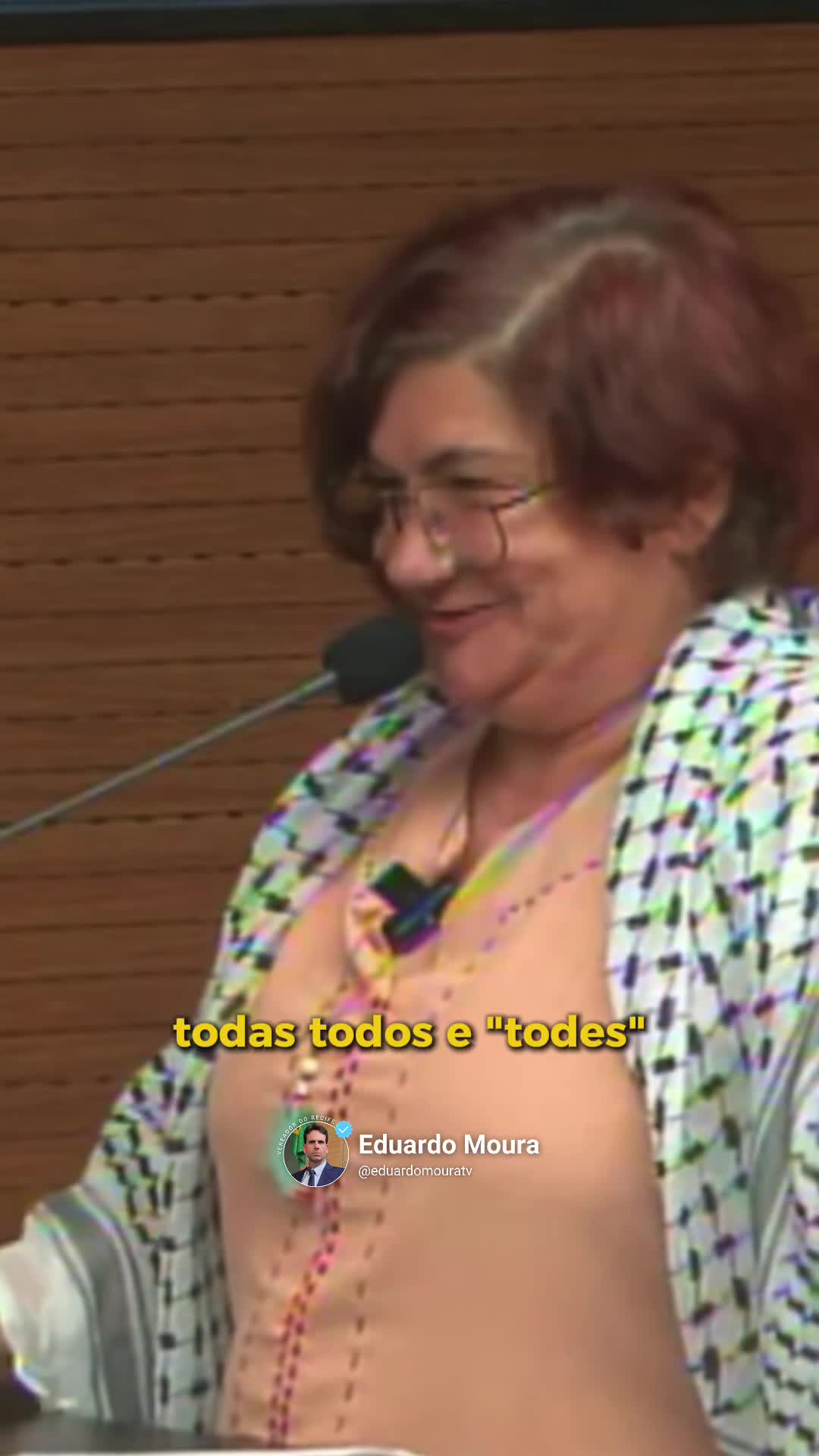 Vereadora subiu à tribuna pra usar “todes”, mesmo depois de uma lei já sancionada proibindo esse tipo de linguagem em órgãos públicos. O papel de um parlamentar é cumprir e respeitar as leis, não tentar militar em tribuna. #TodesNaoExiste #LinguagemNeutra #Todes