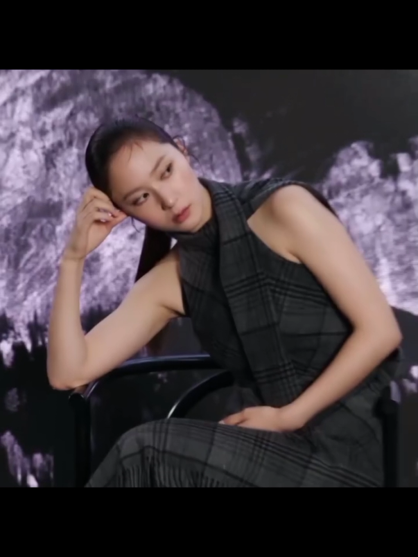 📸 (behind the shot) Krystal x Ralph Lauren for Harper’s Bazaar Korea’s December 2025 issue 🥵❤️‍🔥🖤 #krystal #krystaljung #fyp 