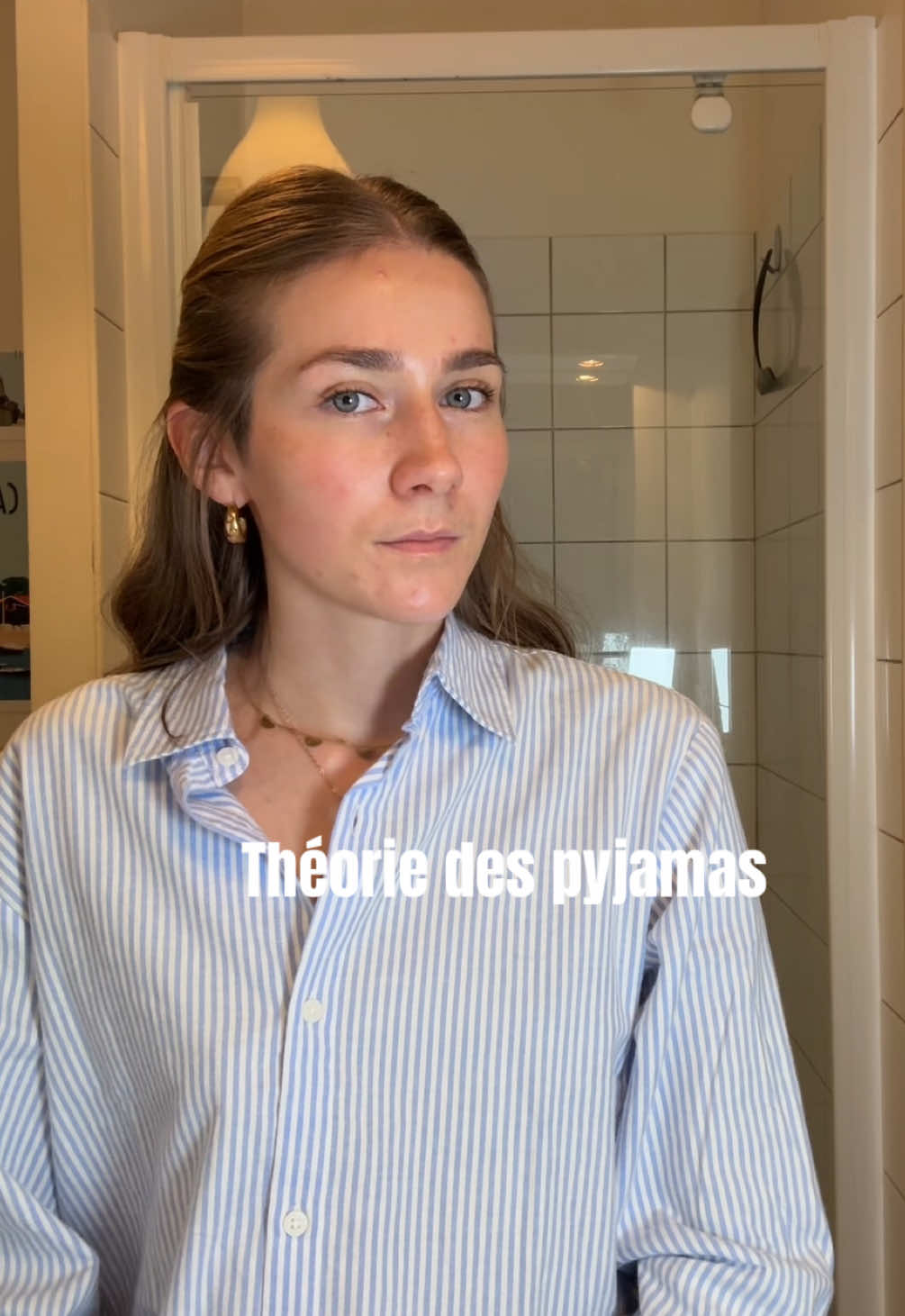 Dites moi que je suis pas la seule à avoir 3 sortes de pyjamas 😭  Les 3 pyjamas viennent de chez H&M  #pyjamas #girlthings #nightroutine #comfylook 