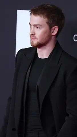 Parfois, le meilleur glow up pour un homme, c’est juste de laisser pousser sa barbe. #KitConnor en est la preuve.  - #kitconnoredit #heartstopperedit #heartstopper 