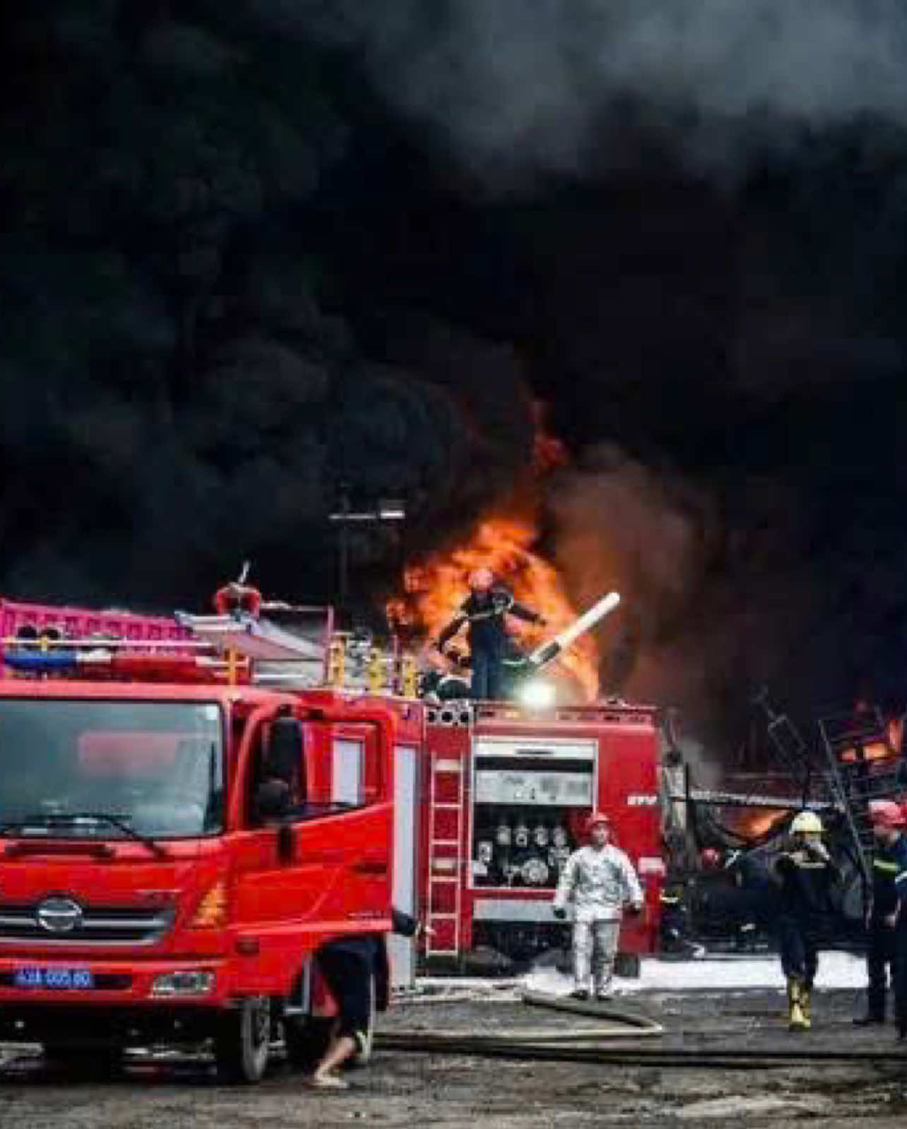 #firefighter #fire #2025 #viral #đà_nẵng Đốt cháy bóng tối, dập tắt địa ngục!!!!!@hihi 