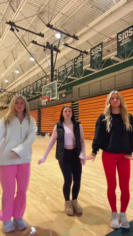 @Lillyy! @. @savvy  Yayy dance time