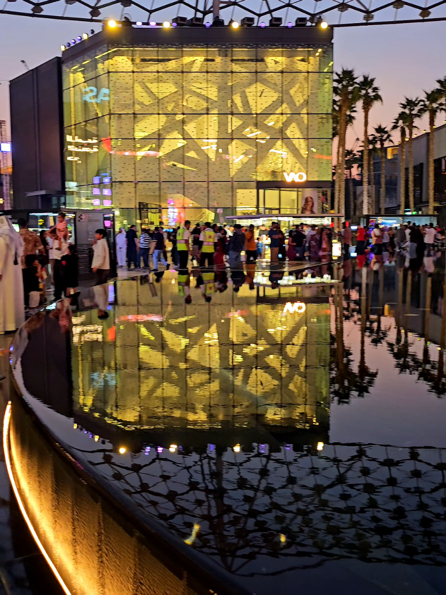 City walk amazing and Incredible Night View dubai UAE #dubai #uae #4kdubai #viraltiktok #foryou 