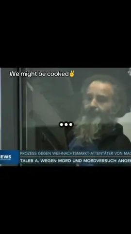 Erklärung:dort im Clip ist der Typ der in denn Weihnachtsmarkt gefahren ist. Und er hält sein Laptop hoch wo drauf steht „Sept 26“ das heißt das was am 26 September etwas passieren wird. Es könnte schlimmer als der Fall mit dem Weihnachtsmarkt sein #attentäter #haft #idk #magdeburg #winachtsmark
