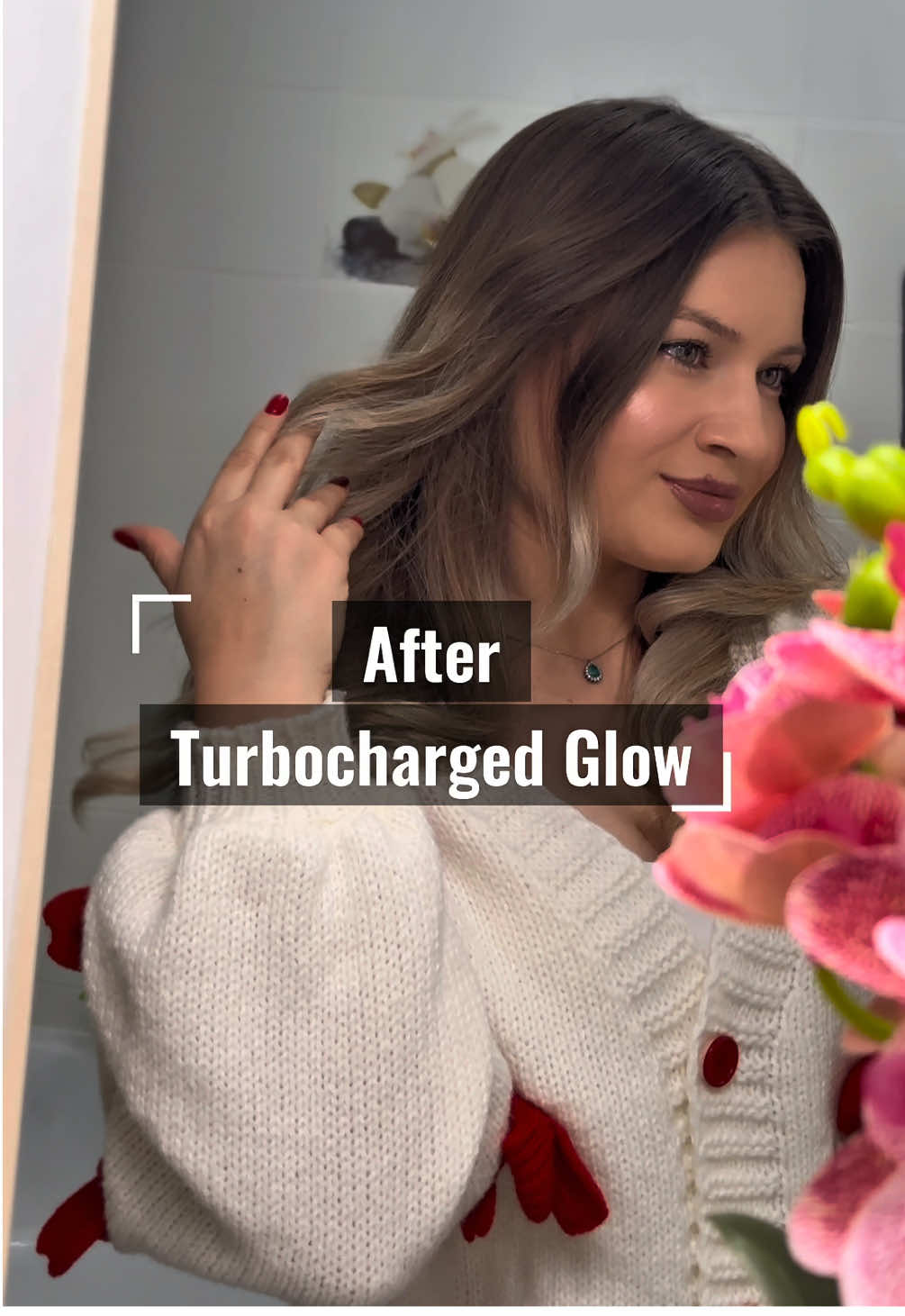 ❤️‍🔥 Dacă n-ai încercat încă iluminatoarele  de la Rimmel, pregătește-te să-ți explodeze machiajul în cel mai bun mod. @rimmellondon   Iluminatoarele Turbocharged Glow fac parte din gama virală Multitasker, iar cele pe care vi le prezint par turnate direct din lumină.  Colecția Turbocharged Glow include: ❤️Highlightere ❤️Blushuri ❤️Bronzere Conține pigmenți perlați pentru un glow intens și natural, se estompează ușor și se aplică uniform. Îți trebuie fix o picătură ca să ai glow natural, fără să pară încărcat. Sunt versatile, sunt pigmentate și sincer? Au intrat oficial în rutina mea. O să vă arăt imediat și restul produselor pentru că merită. Atât vreau să vă zic: sunt must-have și le găsiți în magazinul dm.✨✨✨ @dm  #MULTITASKERTURBOCHARGEDGLOW #multitasker #turbochargedglow #dmambassador #fyp 