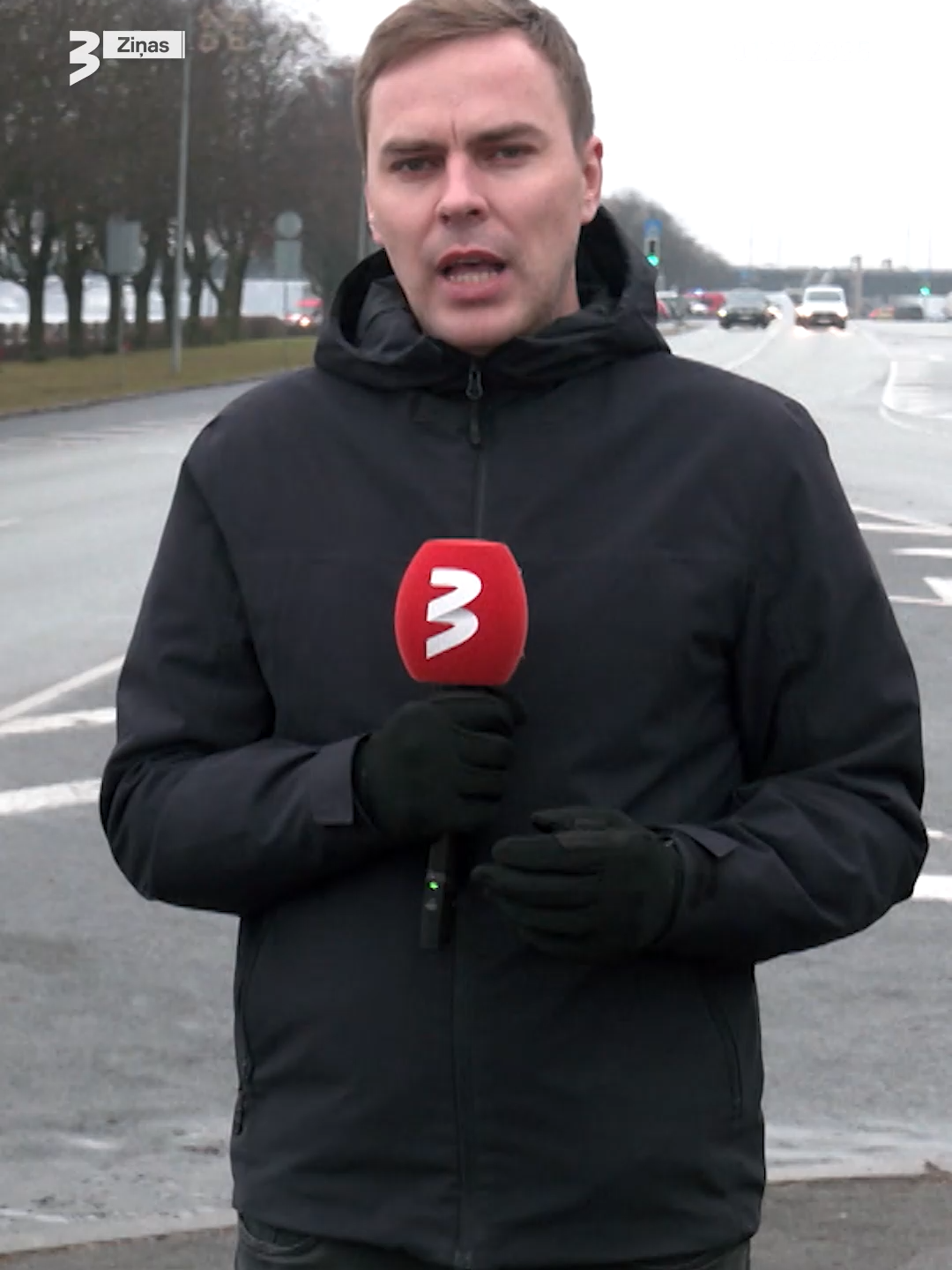 Pēc šī traģiskā notikuma Rīgas dome 11. novembra krastmalā apsver ieviest jaunus satiksmes drošības risinājumus. Vietā, kur konkrētā automašīna iebrauca Daugavā, plānots uzstādīt norobežojošus metāla stabus. To rosina, jo pēdējo gadu laikā šis nav vienīgais gadījums, kad pa kuģīšu piestātnes kāpnēm Daugavā iebraukusi vai ieripojusi automašīna.  👁‍🗨 Uzzini vairāk #TV3Ziņas plkst. 20:00 un portālā tv3.lv