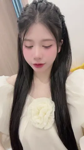 Nhỏ bé không ai bảo vệ👀