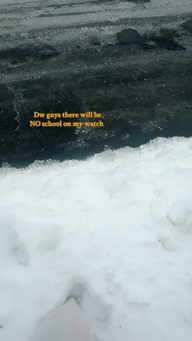 Yellow font 🫰 ##snow##cancleschool##icyroads❄️❄️❄️☃️##whitetoes##viralvideo
