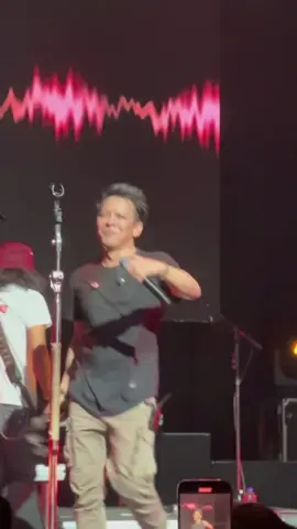 perjalanan hidup yang penuh tantangan (gelap setelah terang), namun tetap menekankan pentingnya semangat, keyakinan, dan optimisme untuk mencapai tujuan.  #sahabatnoah #arielnoah 