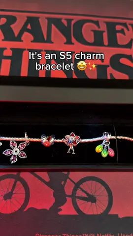 Every Stranger Things fan girl needs this charm bracelet🤩🤭 #strangerthings #charmsbracelet #demogorgon #christmasgift #couples 