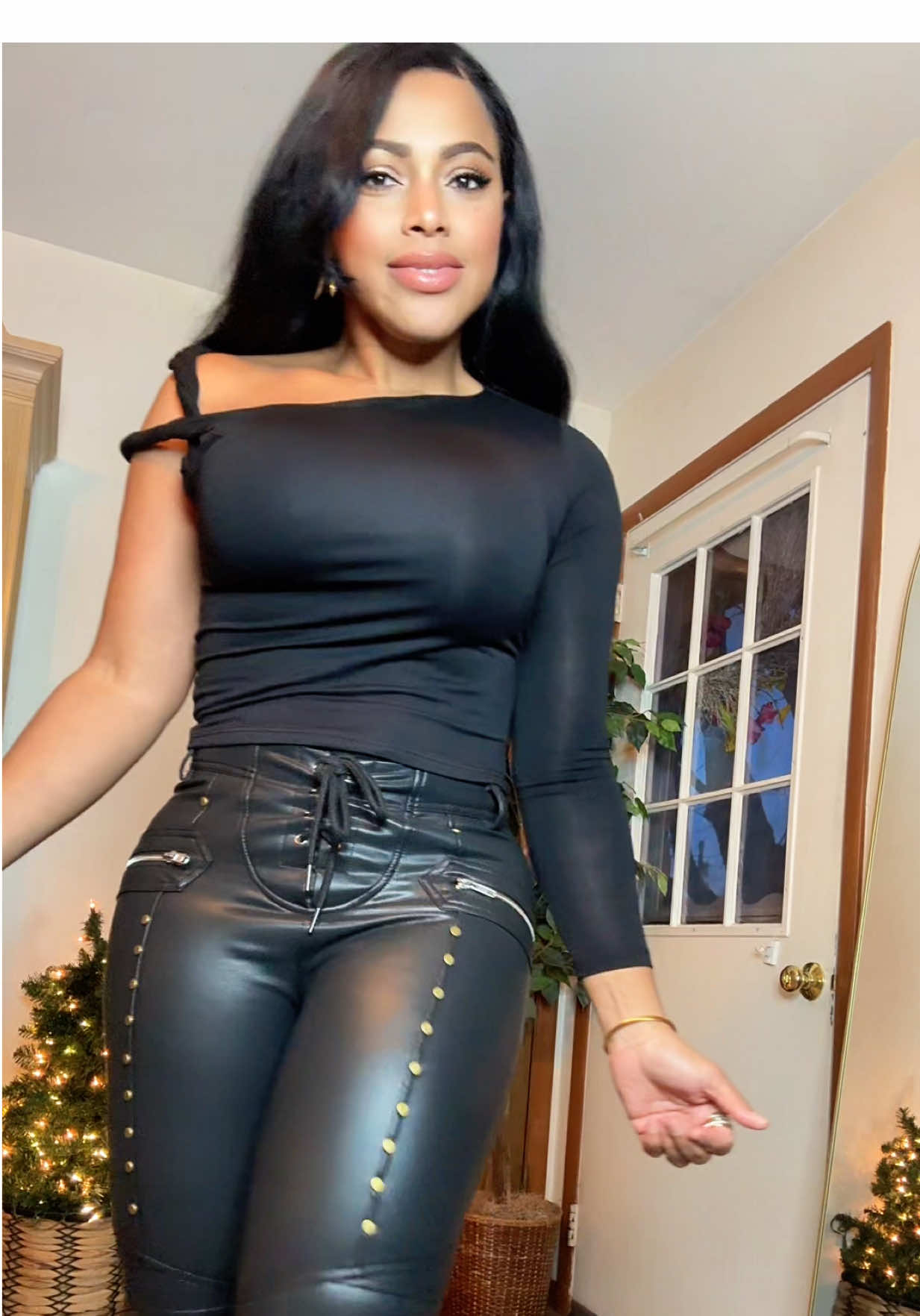 A showstopper Top 🖤 @Fashion Nova Kendra One Shoulder Top 🖤✨ Now is on Sale 40% Off!! #fashionnova #oneshouldertop #blacktop #tiktokshopcybermonday #tiktokshopholidayhaul  