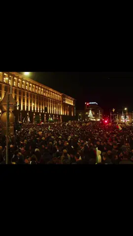 Протестът е в цяла България. В София се събраха 150000 души. Промята е с Gen Z! 01.12.2025 #протест #ппдб #софия #българия #2025 