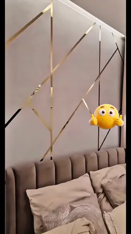Essas fitas metalizadas douradas fazem qualquer móvel, parede ou cabeceira ganhar um visual de luxo instantâneo! Autocolante, brilhante e fácil de aplicar — é só colar e deixar sua criatividade brilhar.  #decoração #DIY #decoraçãobarata #TransformeSeuLar #decorcriativa 